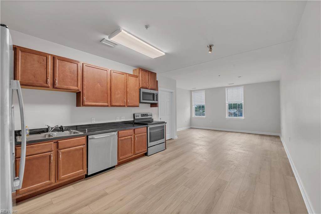 801 Poindexter St - Photo 1