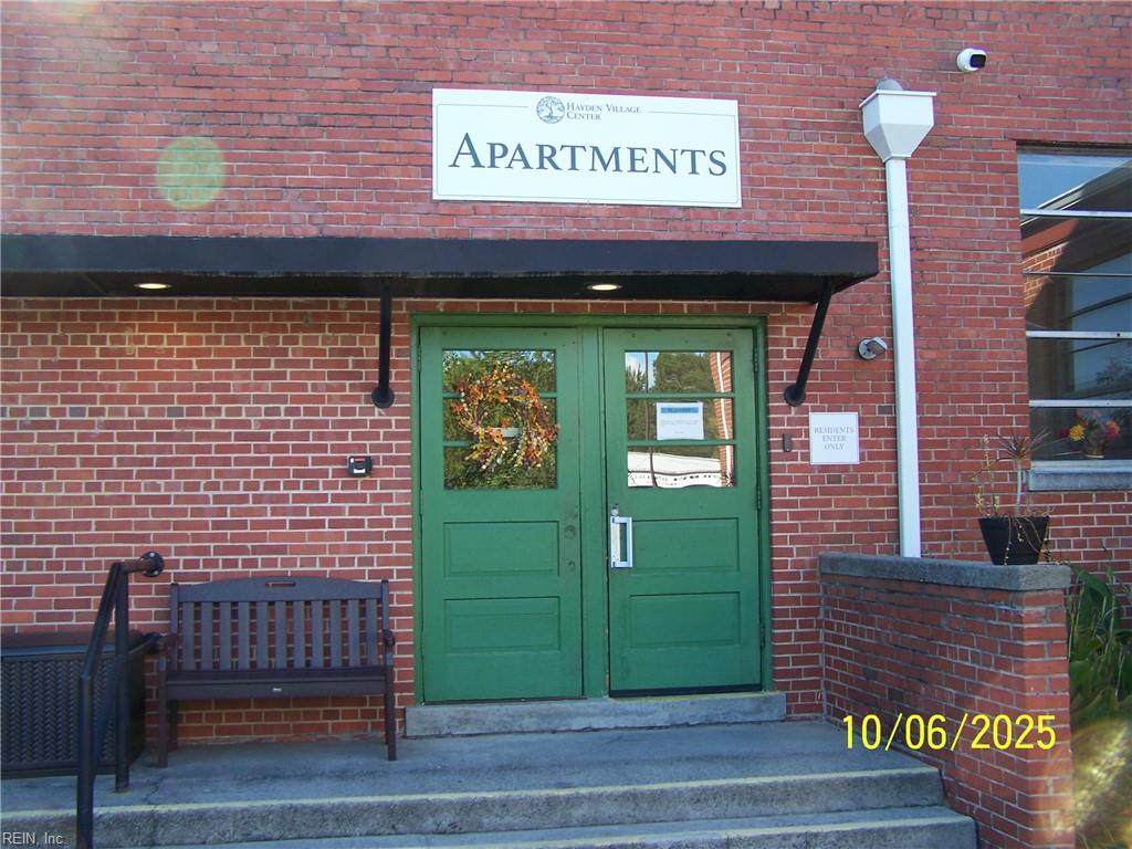 680 Oak St - Photo 1