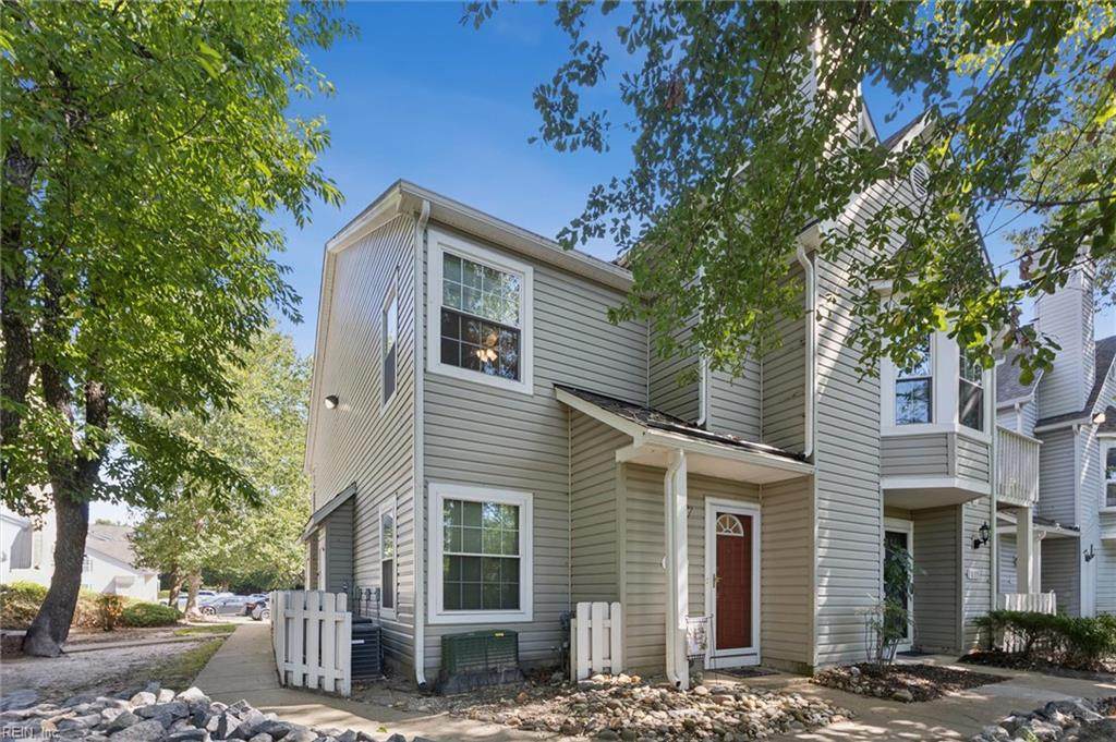 1037 Pebblewood Dr - Photo 1