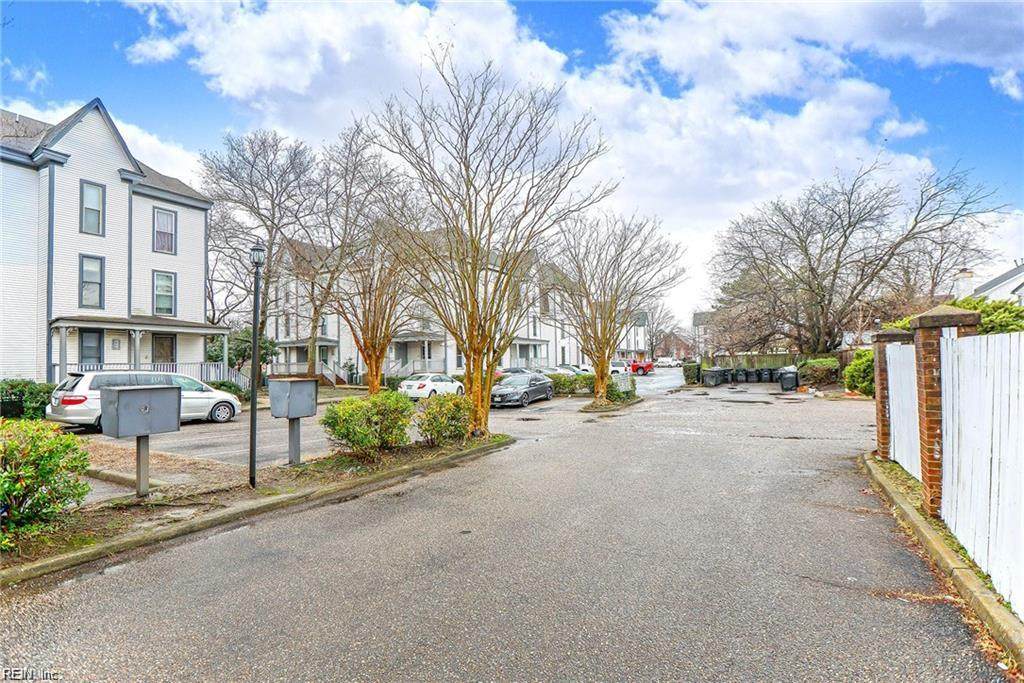 927 Green St - Photo 1