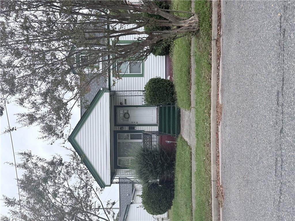 1536 Centre Ave - Photo 1