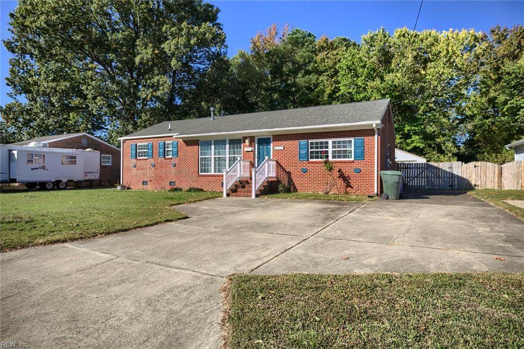 547 Almond Dr - Photo 1