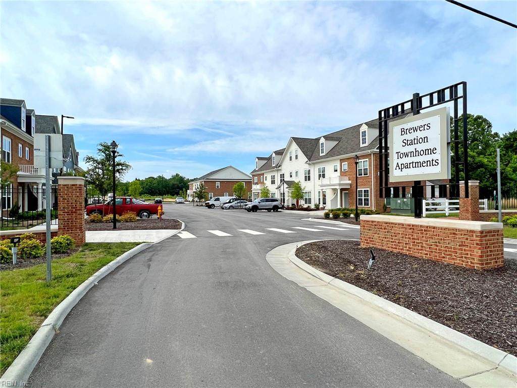 1403 Hamstead Ave - Photo 1