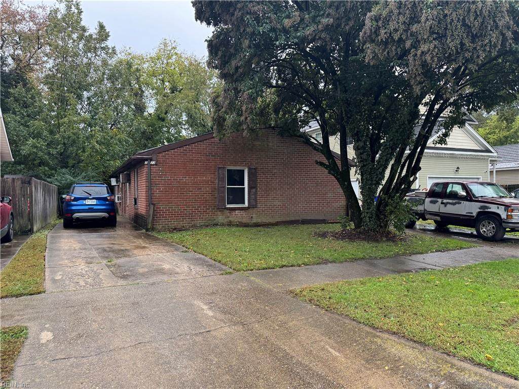 2733 Victoria Ave - Photo 1