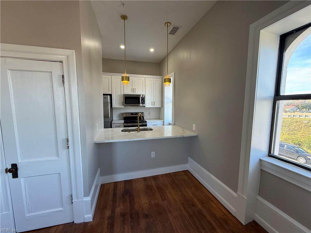 332 34th St - Photo 1