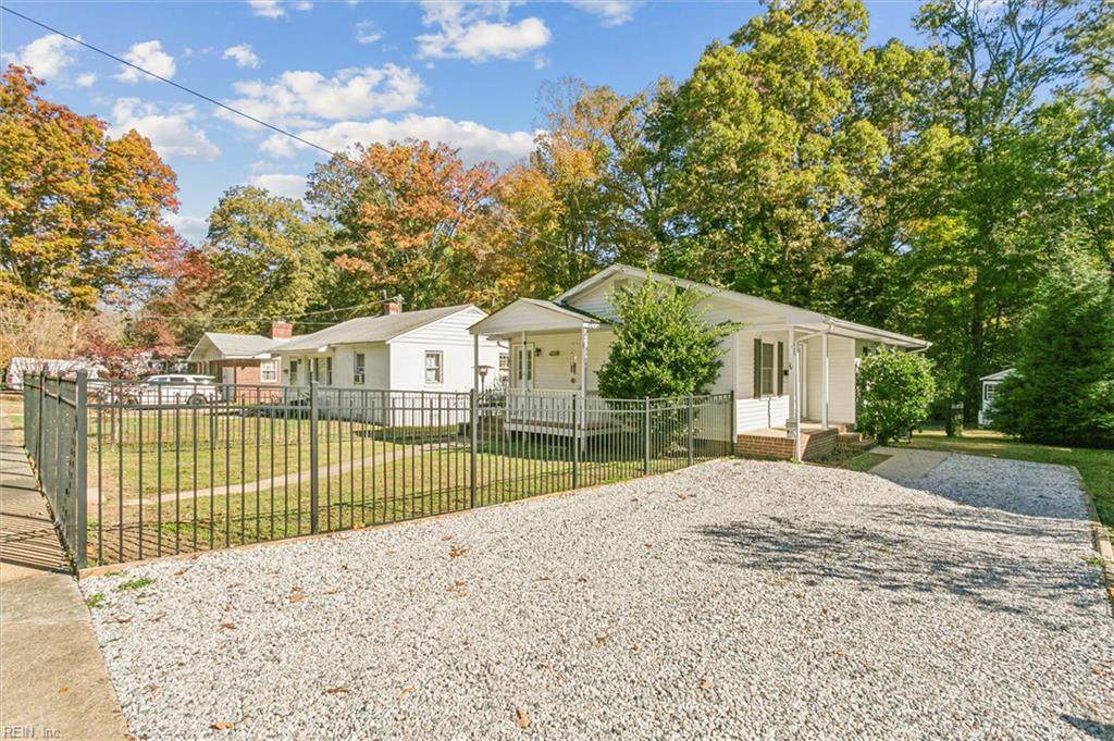 605 Pocahontas St - Photo 1