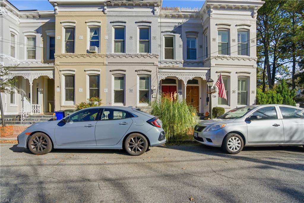 728 Yarmouth St - Photo 1