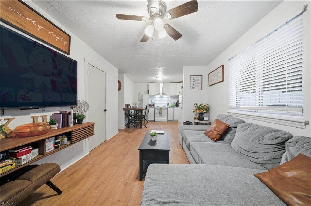 1525 Des Moines Ave - Photo 1