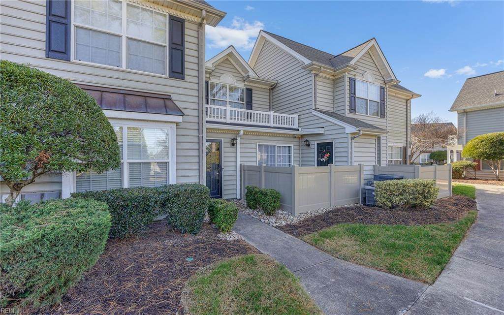 909 Lakeside Ct - Photo 1