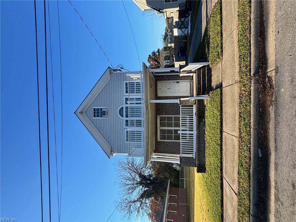 621 Center Ave - Photo 1