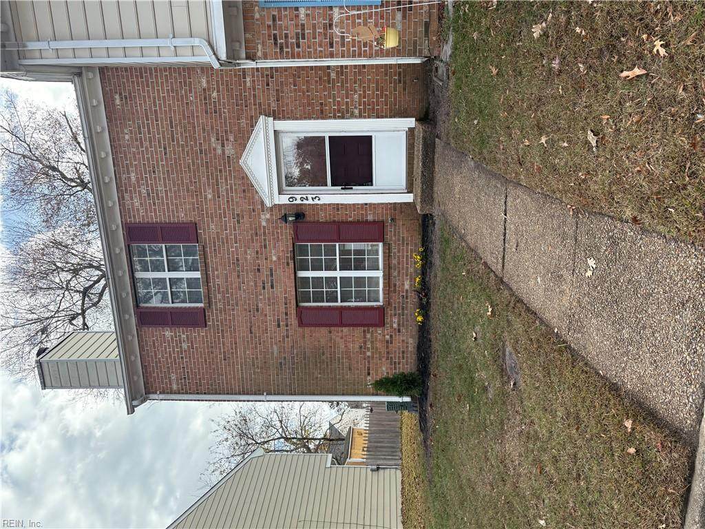 923 Captains Ct - Photo 1