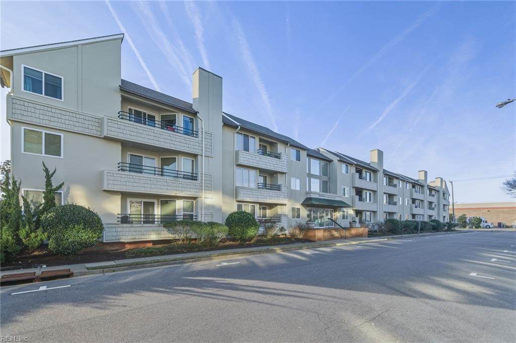 304 28th St - Photo 1