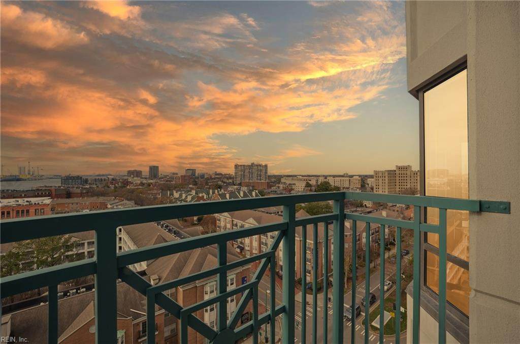 123 College Pl - Photo 1