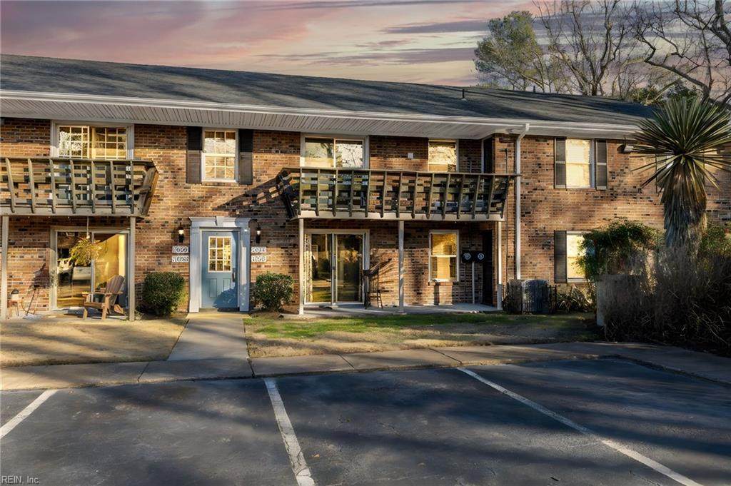 1006 Barclay Sq - Photo 1