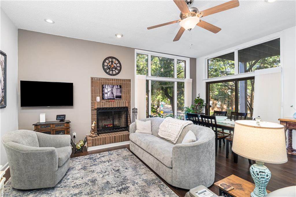 696 Mowbray Arch - Photo 1