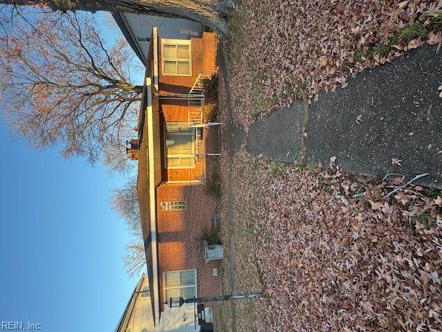 690 Greenbriar Ave - Photo 1