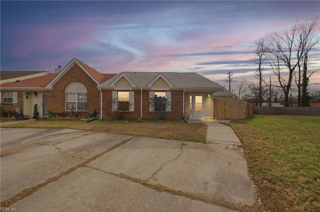 9 Holly Hill Ct - Photo 1