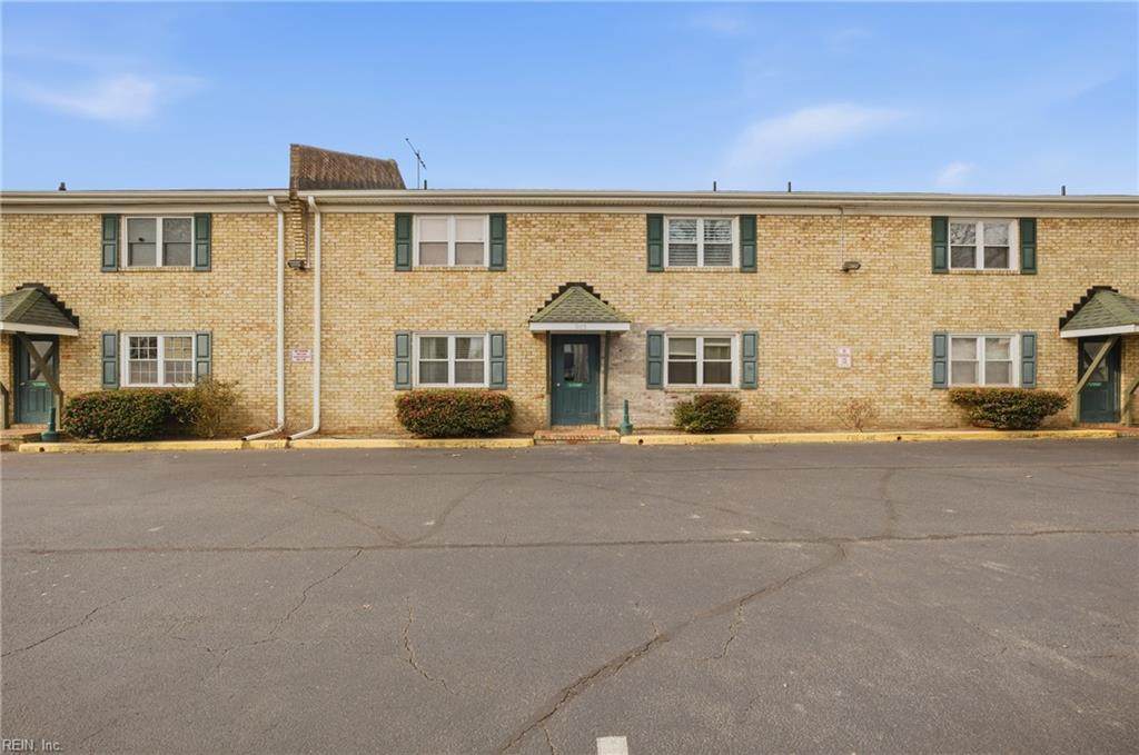 905 Leisure Sq - Photo 1