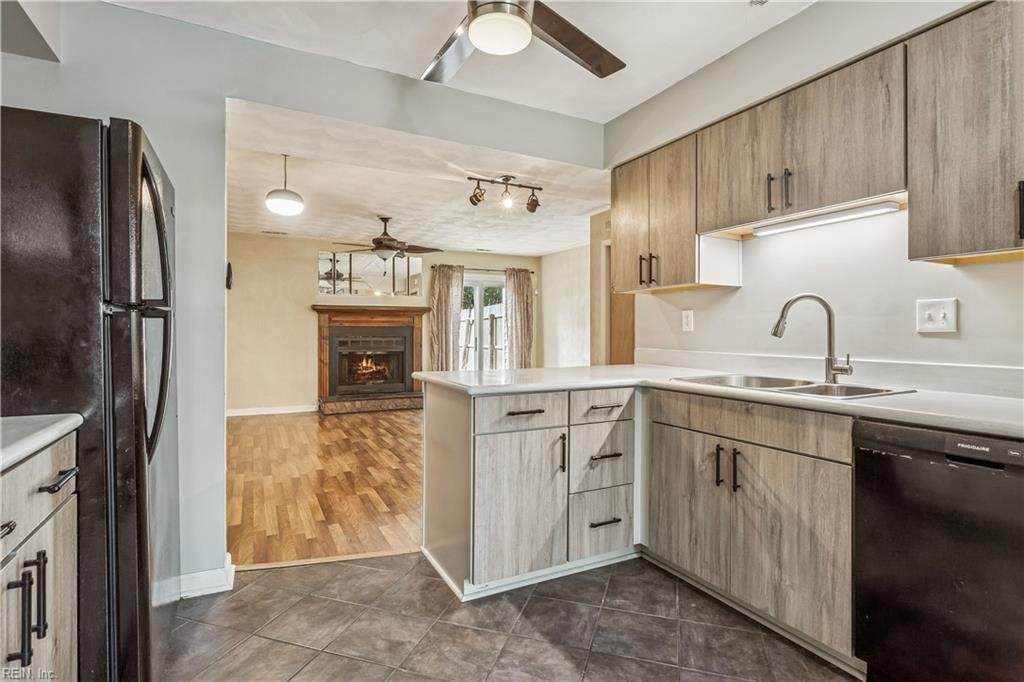 5487 Davis Way - Photo 1