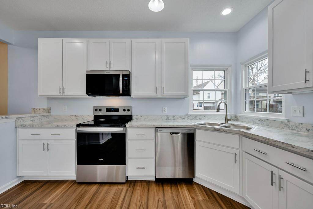 821 Gas Light Ln - Photo 1