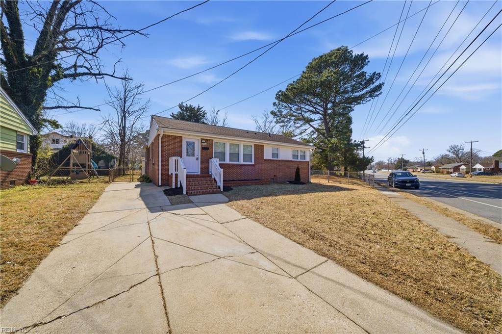 2708 Victoria Blvd - Photo 1