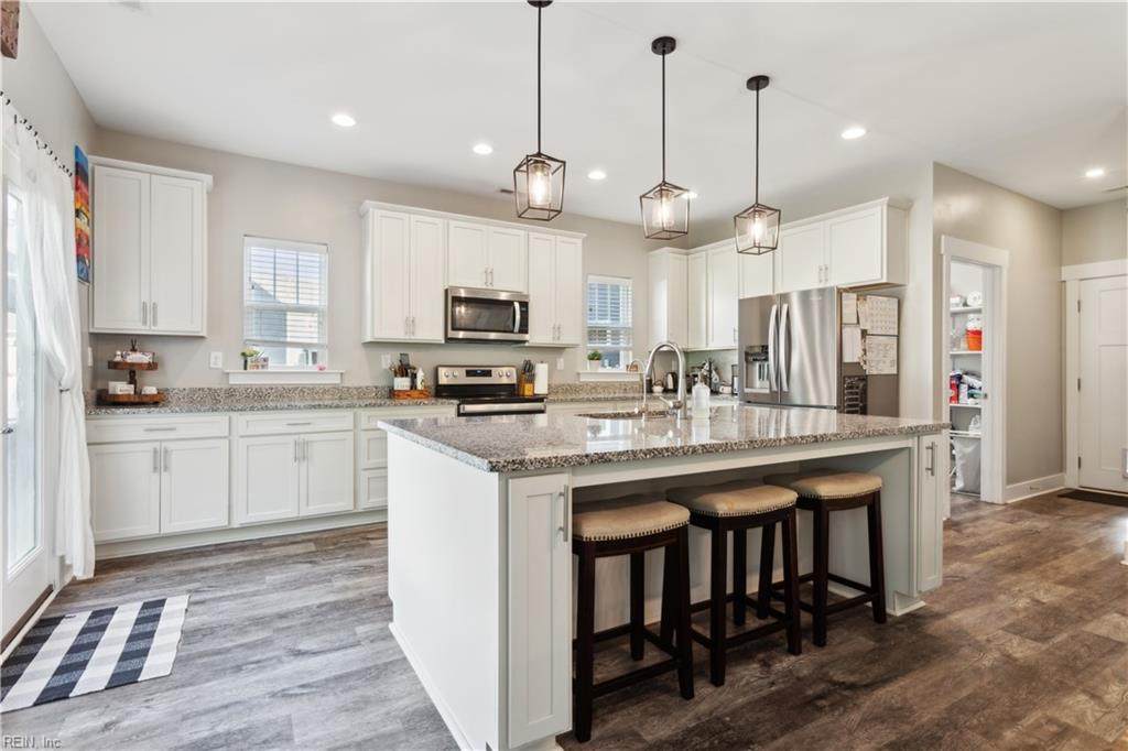 110 Sea Hero Ct - Photo 1