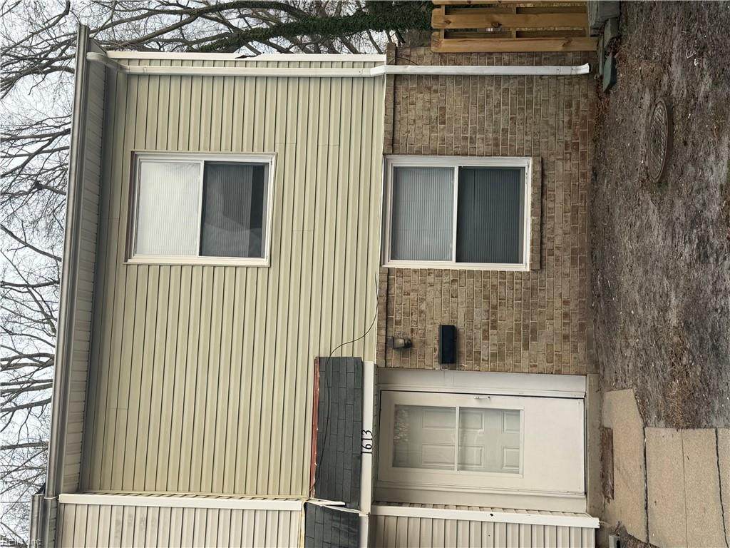 1613 Darren Cir - Photo 1