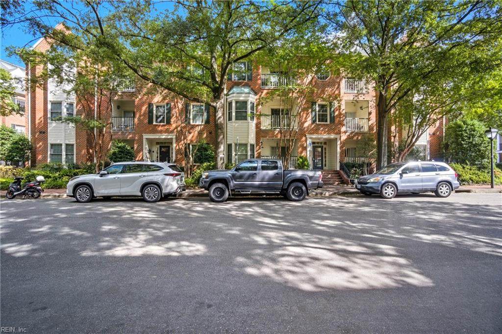 230 College Pl - Photo 1