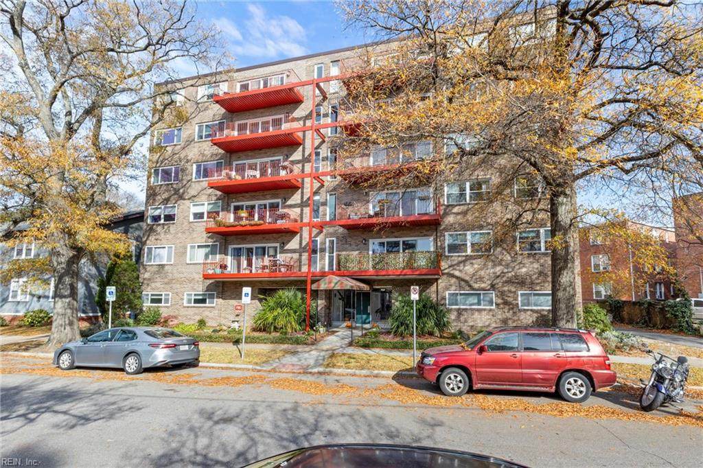 1024 Gates Ave - Photo 1