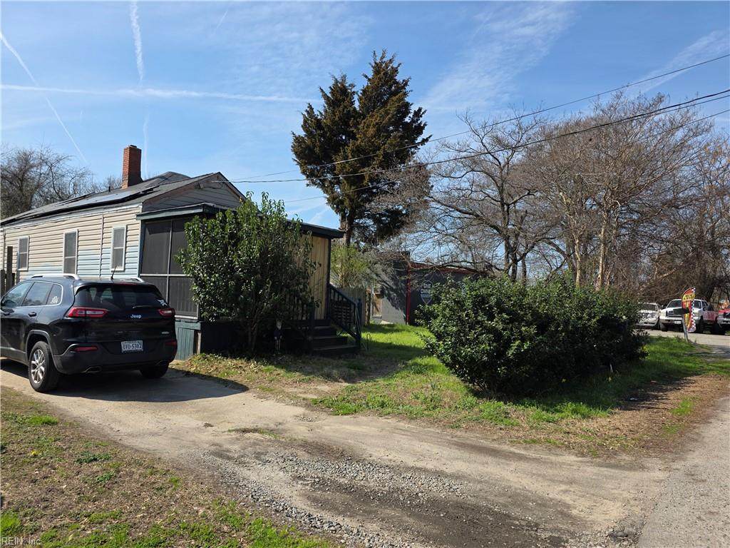 704 Burrow Ave - Photo 1