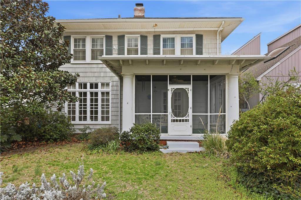 107 42nd St - Photo 1