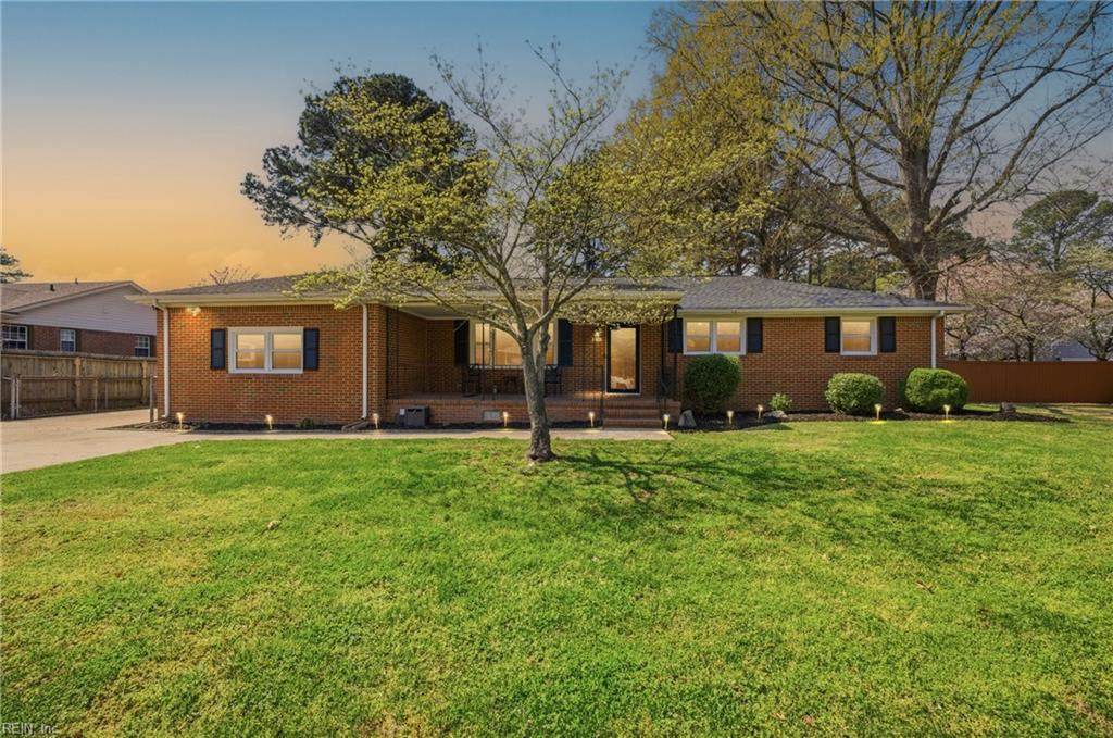1248 Kingsway Dr - Photo 1
