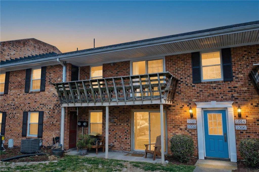 1010 Barclay Sq - Photo 1