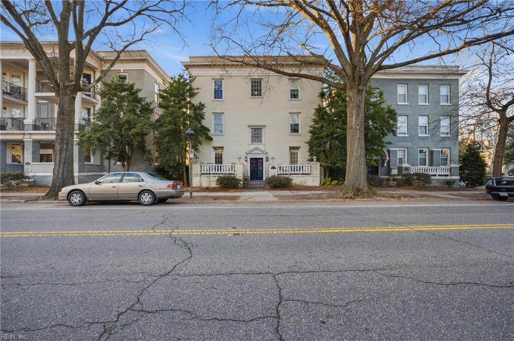 1015 Colonial Ave - Photo 1