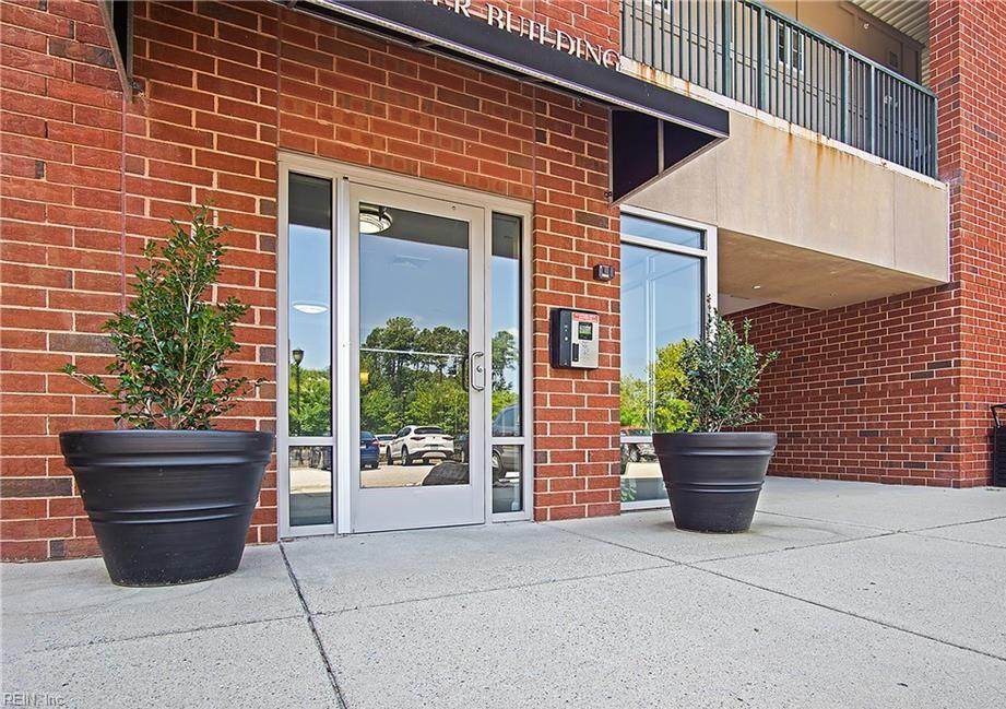 230 Nat Turner Blvd - Photo 1