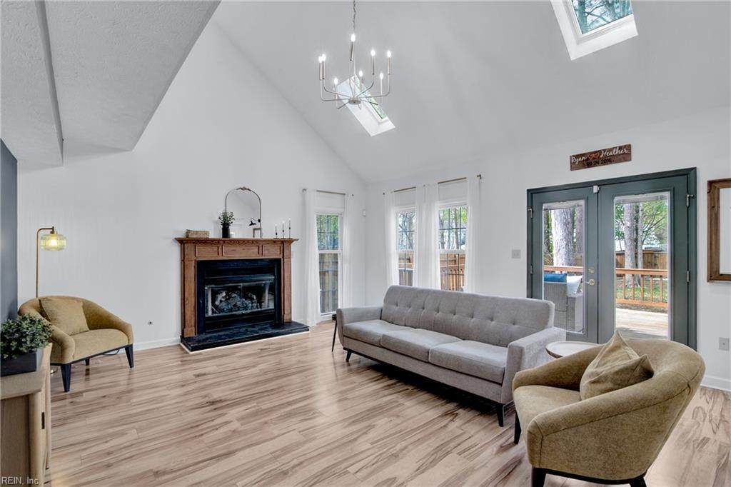 907 Eastnor Ct - Photo 1