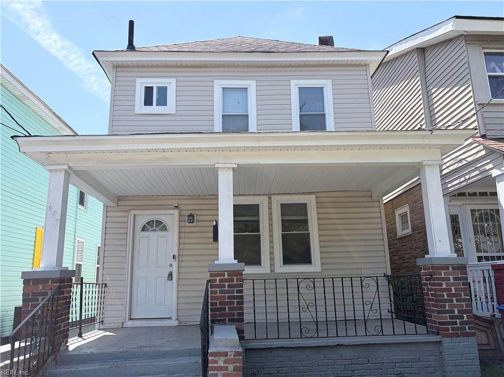 907 Rugby St - Photo 1