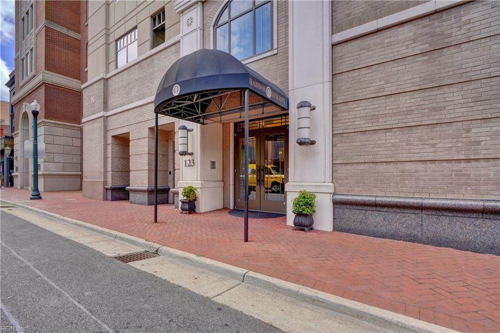 123 College Pl - Photo 1