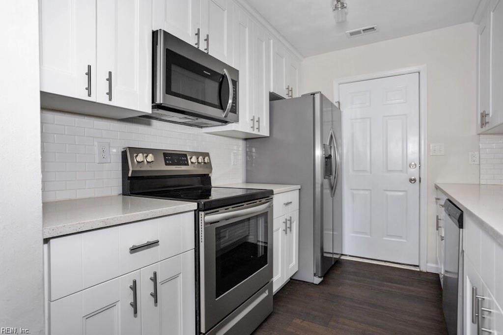 2206 Berkley Ave - Photo 1