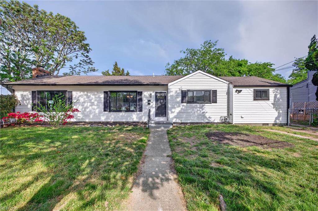 1501 Hedgerow Dr - Photo 1