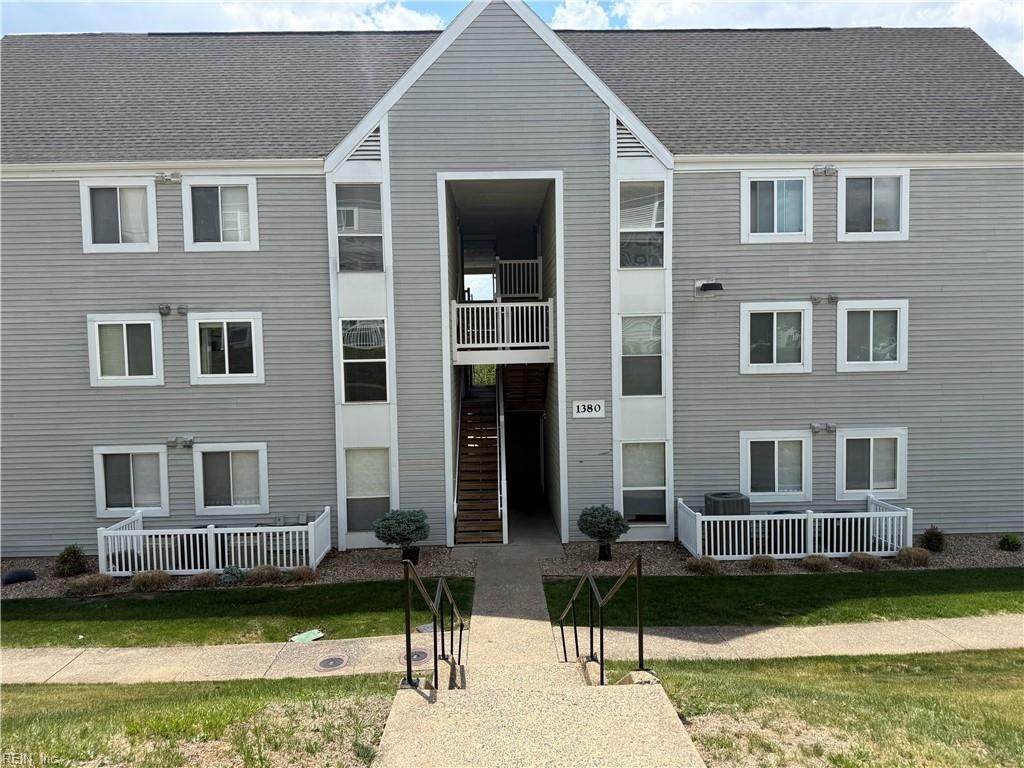 1380 Hunters Rd - Photo 1