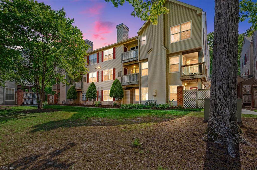 12742 Daybreak Cir - Photo 1