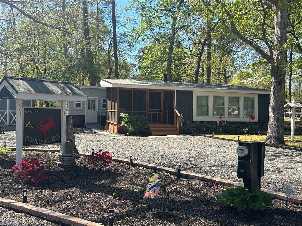 592 Pelican Ct - Photo 1