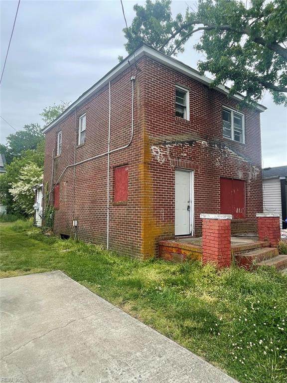 4310 Roanoke Ave - Photo 1