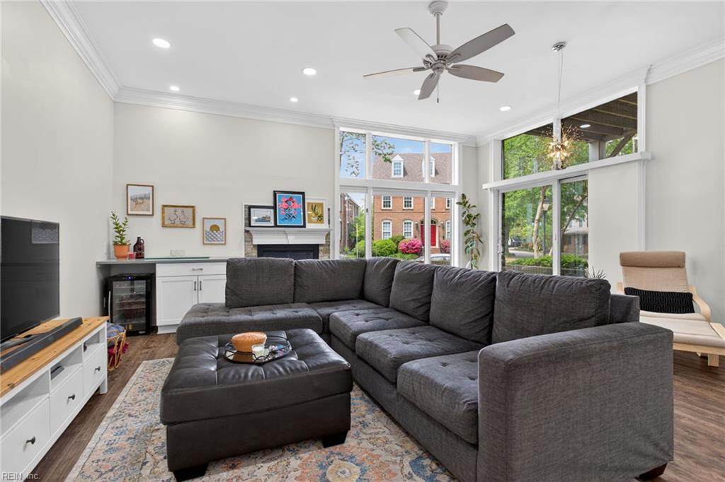 696 Mowbray Arch - Photo 1
