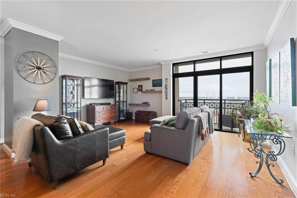123 College Pl - Photo 1