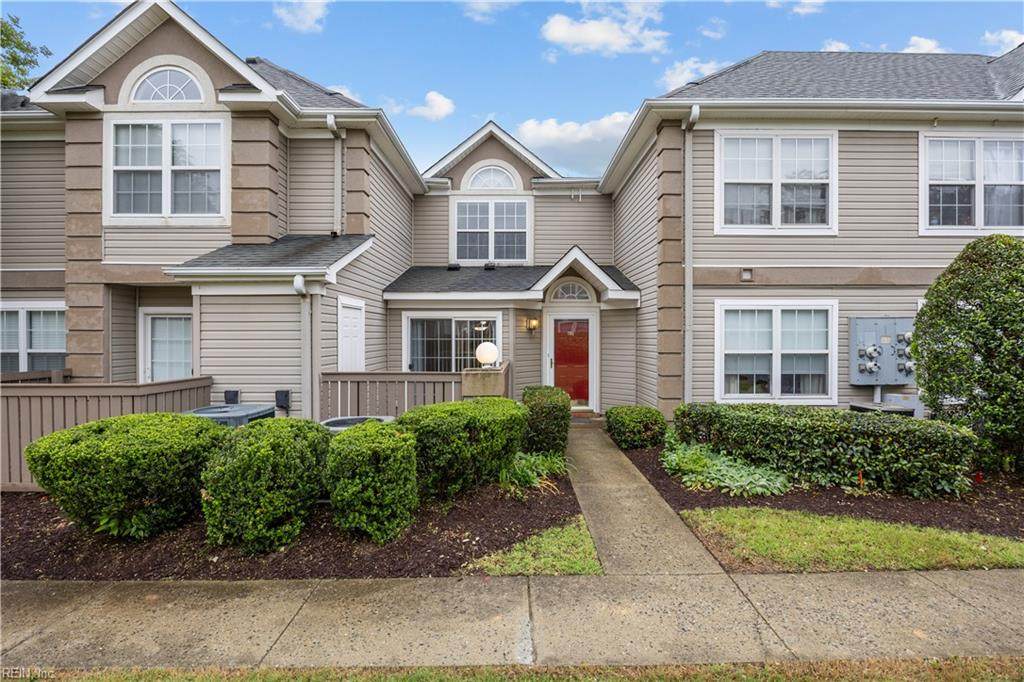 705 Queens Path - Photo 1