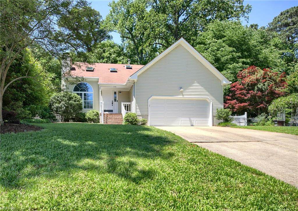 215 Amesbury Ln - Photo 1