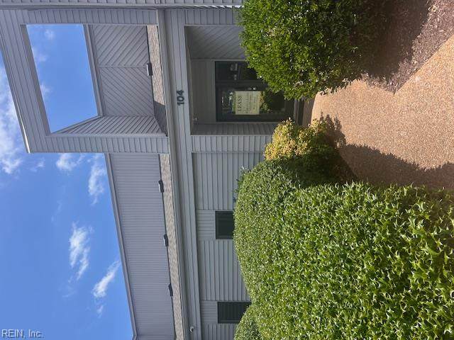 732 Thimble Shoals Blvd - Photo 1