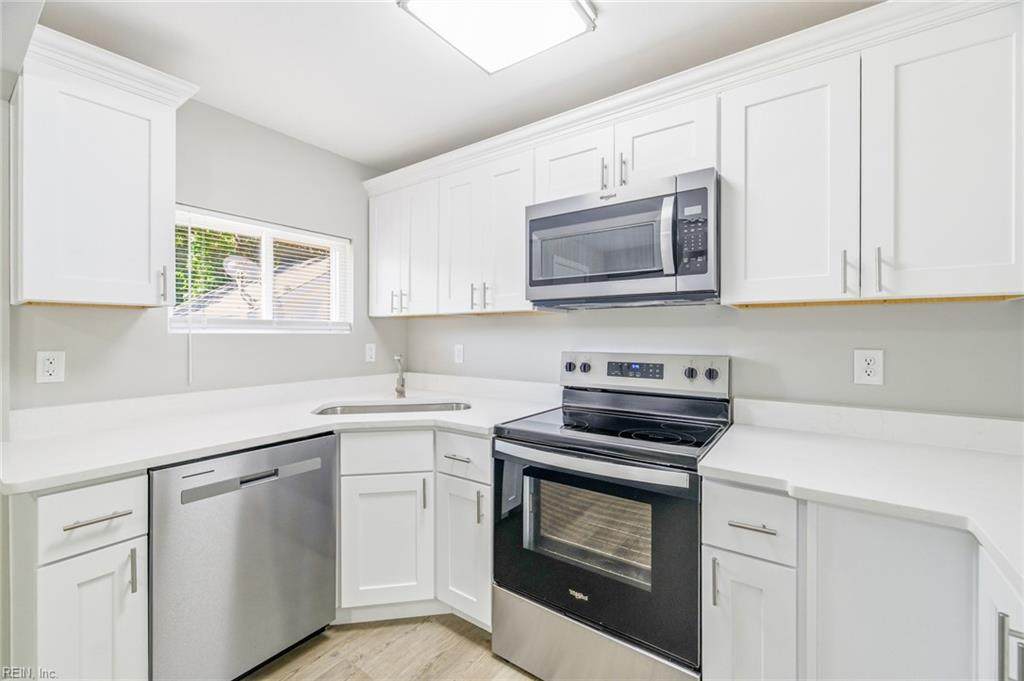 3405 Scott St - Photo 1